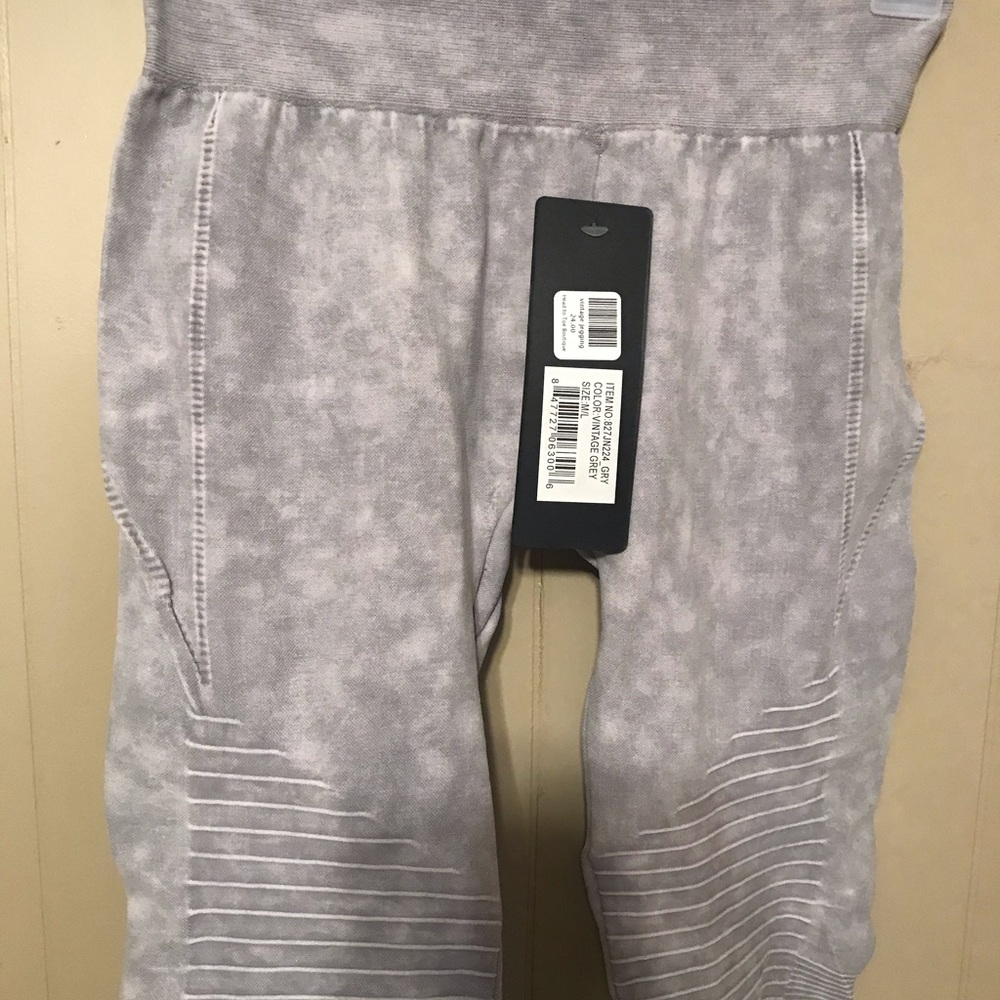Boutique Leggings - Picture 2 of 5